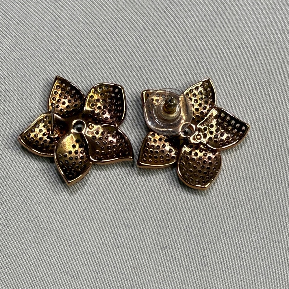 Kate Spade Blooming Pavé Flower Button Stud Earrings Fair Condition - Picture 3 of 3